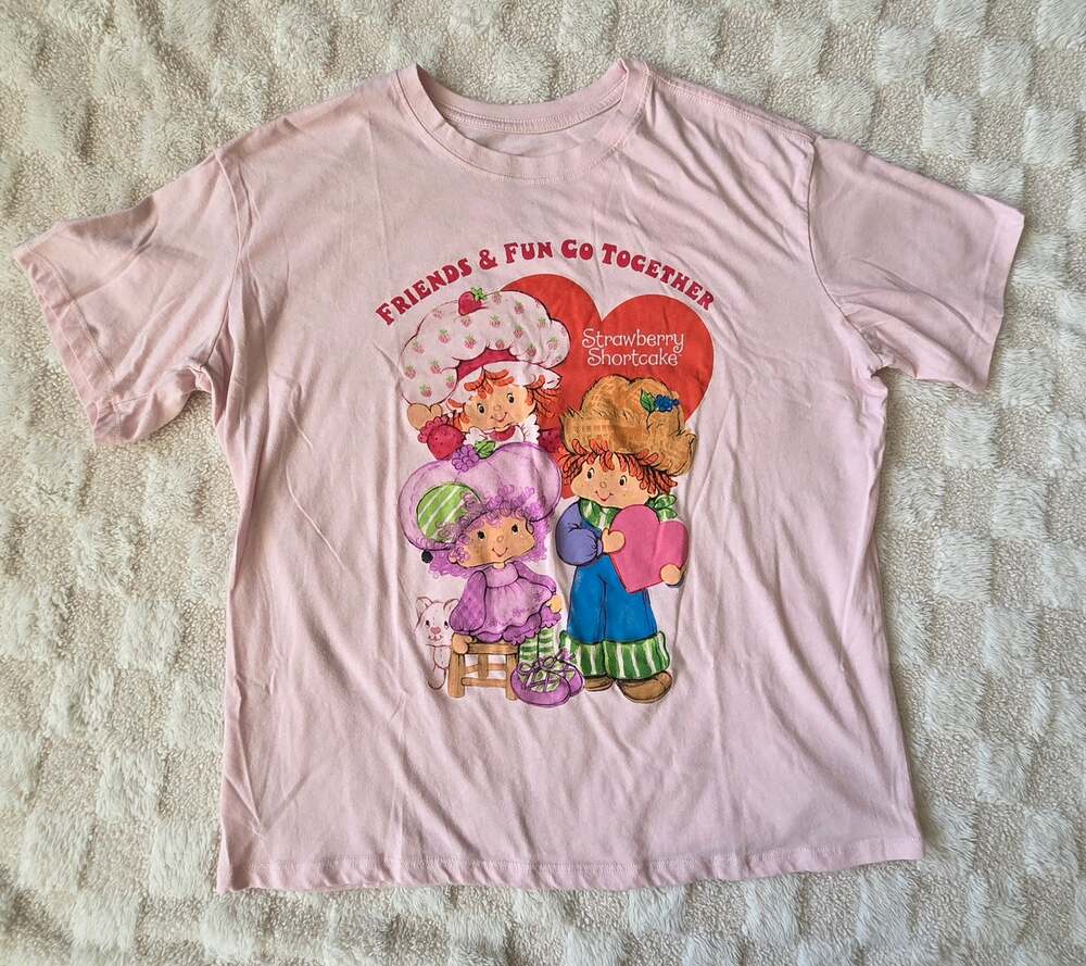 Strawberry Shortcake Graphic Tee woman L 12/14 Pink Friends & Fun Vintage